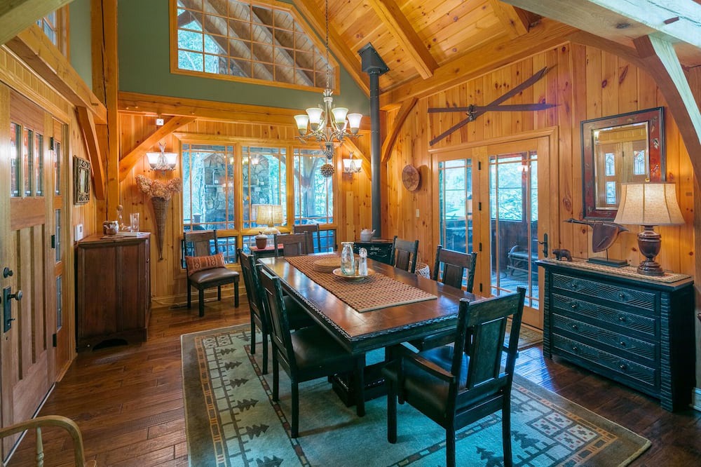 Photo of Livingroom in Lansing
