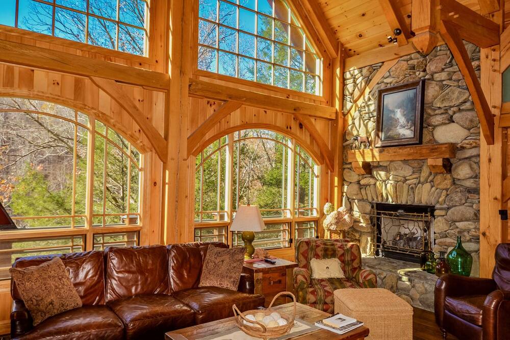 Photo of Livingroom in Lansing