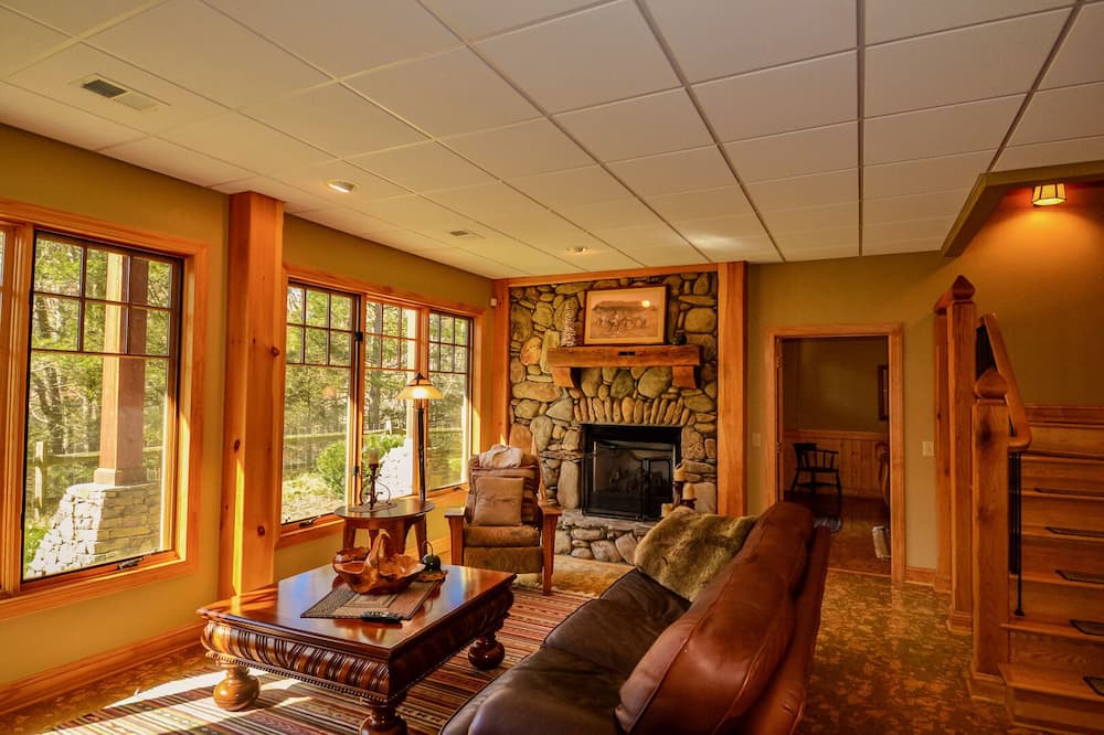 Photo of Livingroom in Lansing