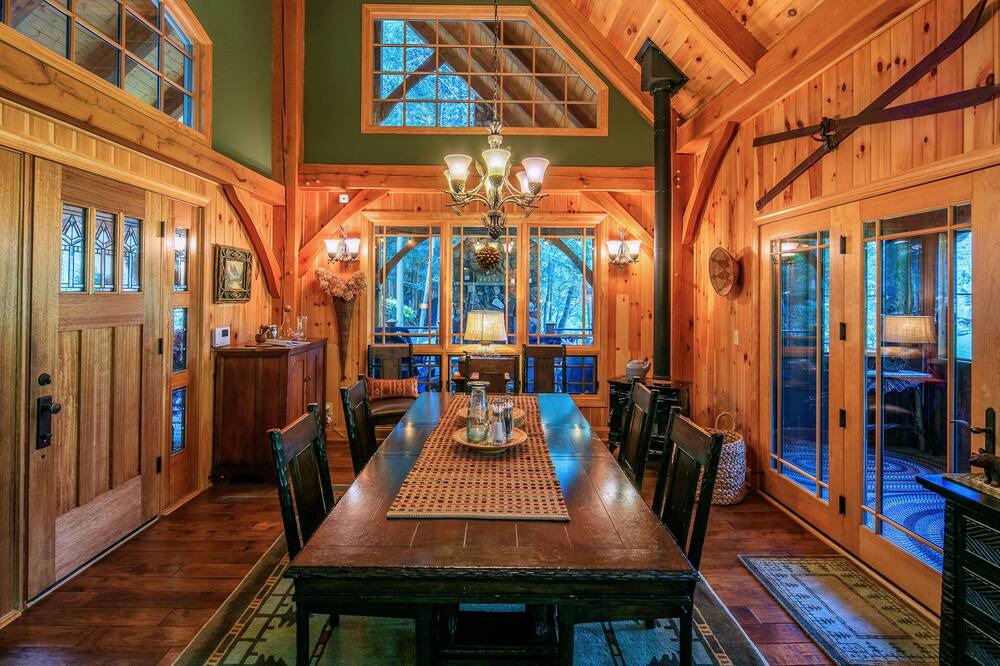 Photo of Livingroom in Lansing