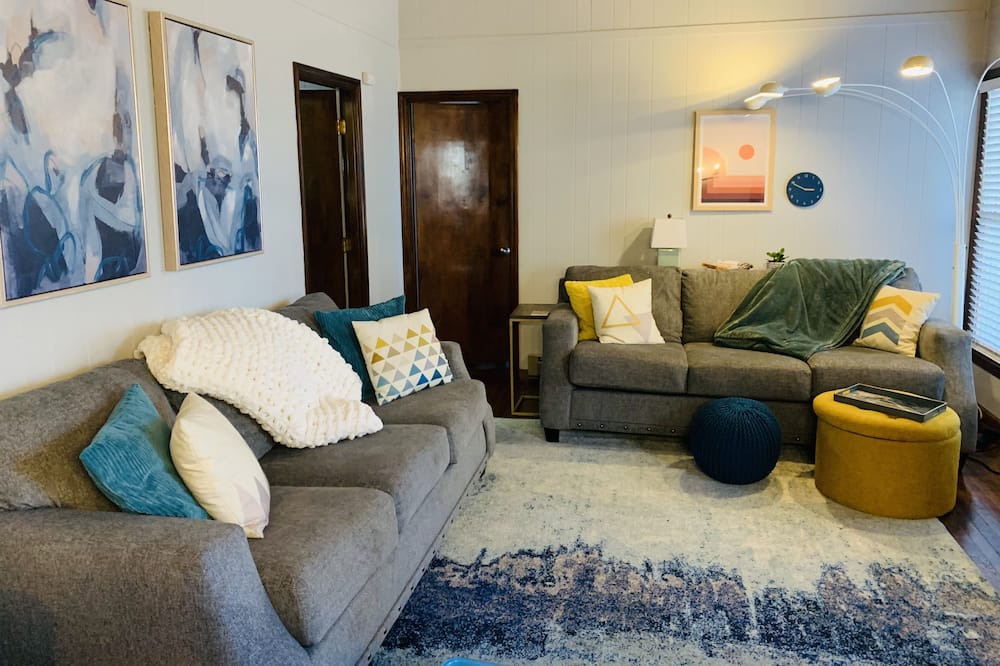 Photo of Livingroom in Charter Hills