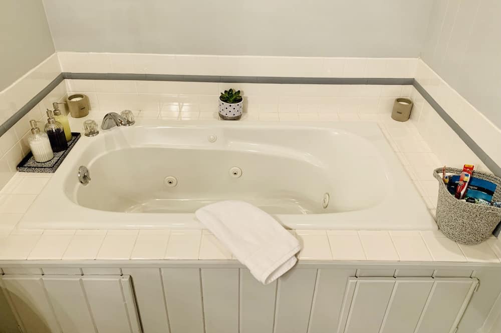 Photo of Bathroom in Charter Hills