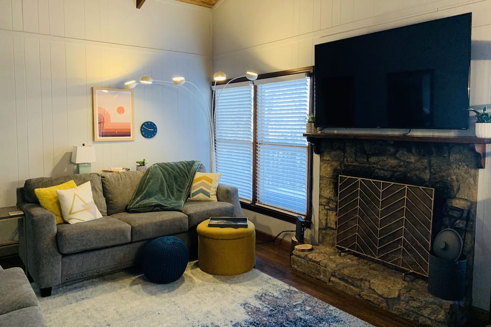 Photo of Livingroom in Charter Hills