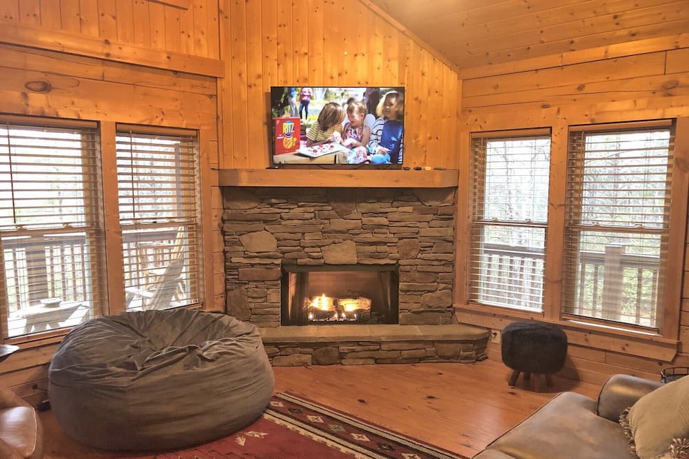Photo of Livingroom in Sweetbriar Farms