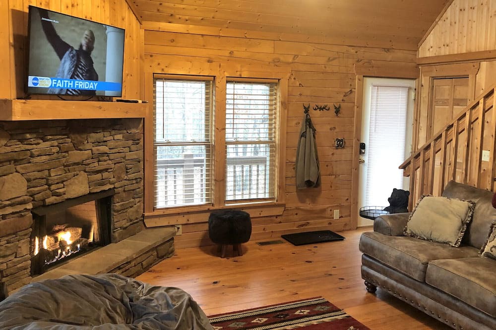 Photo of Livingroom in Sweetbriar Farms