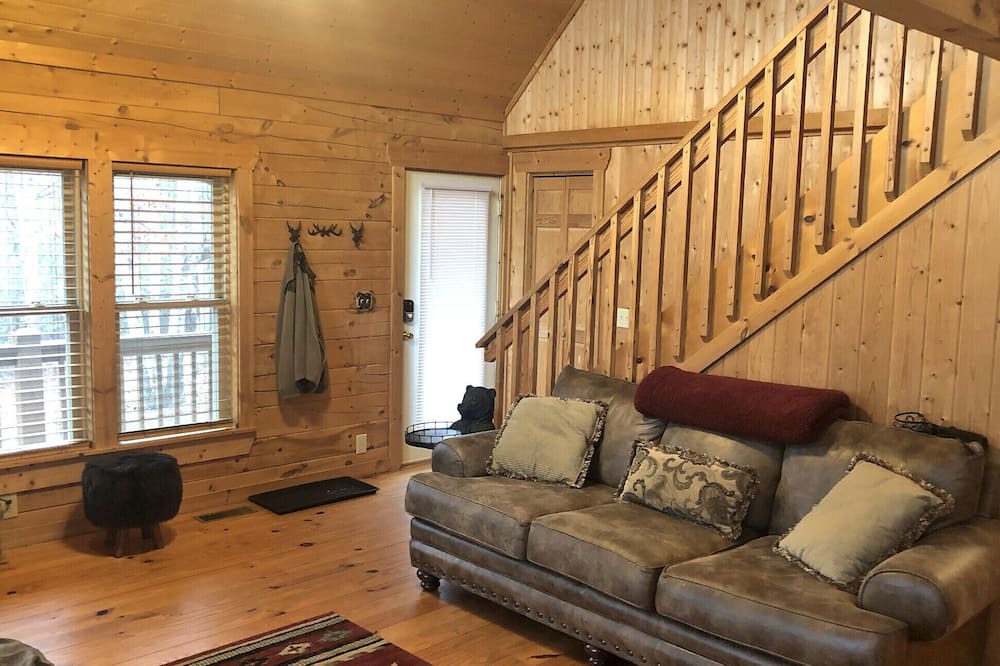 Photo of Livingroom in Sweetbriar Farms