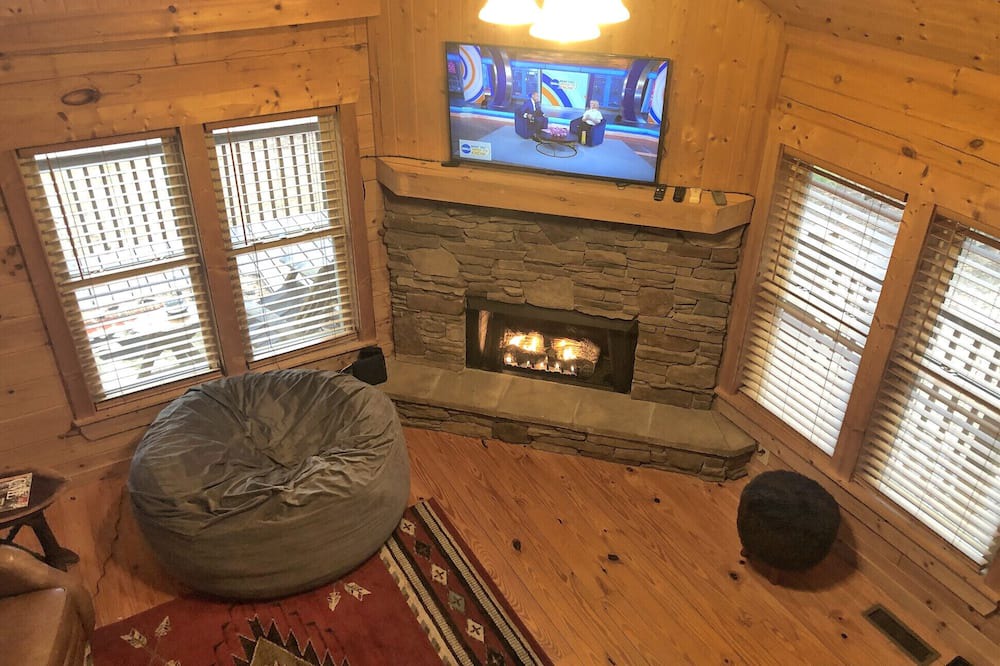 Photo of Livingroom in Sweetbriar Farms
