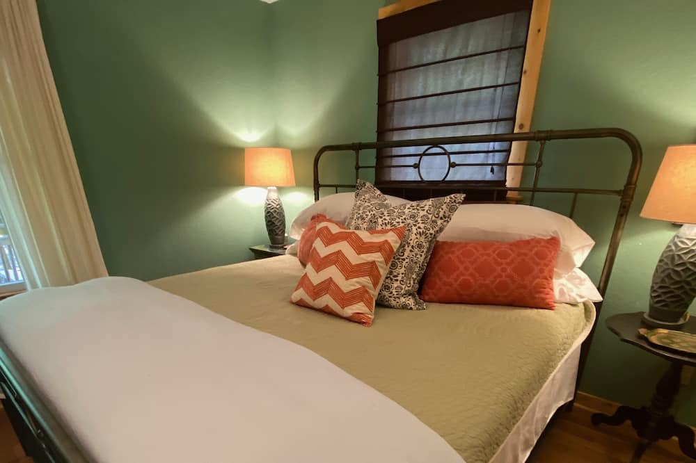 Photo of Bedroom in Swannanoa