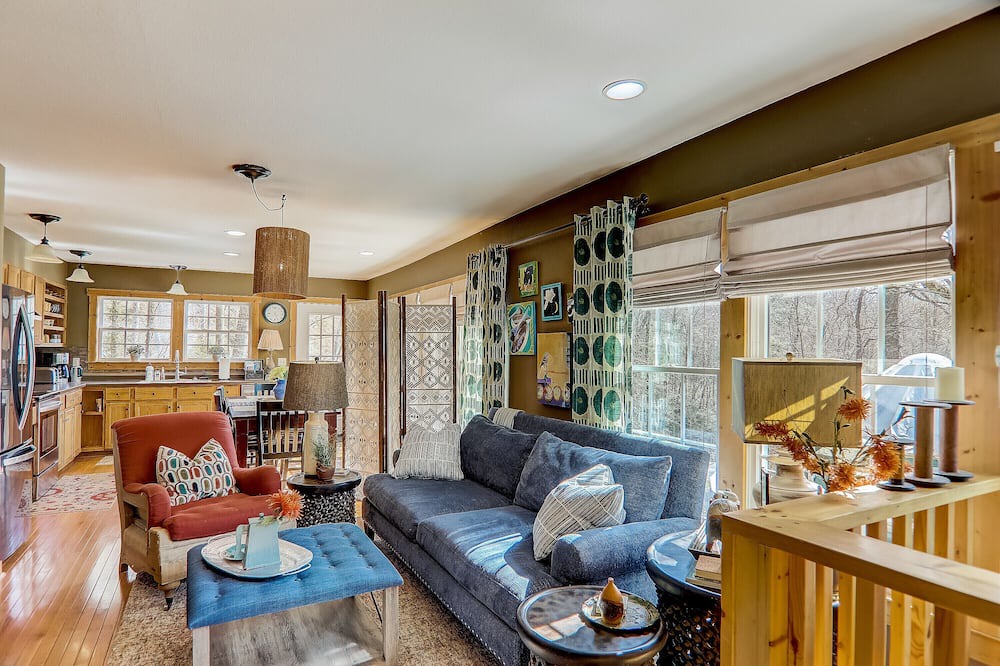 Photo of Livingroom in Swannanoa