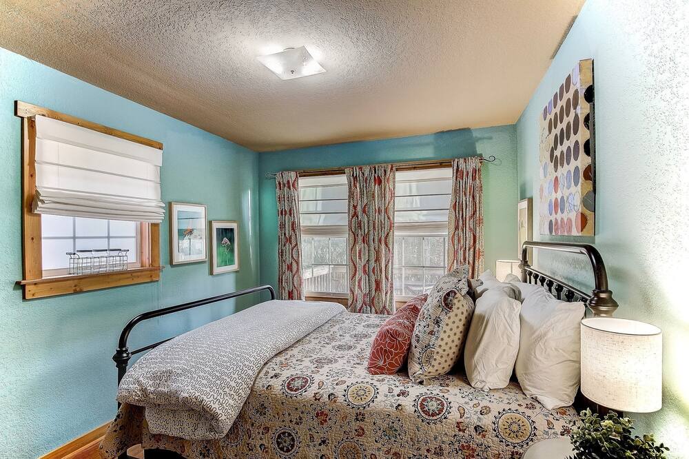 Photo of Bedroom in Swannanoa