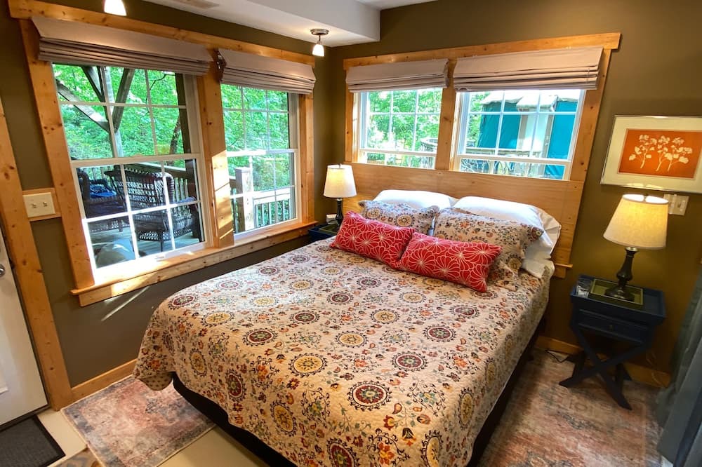 Photo of Bedroom in Swannanoa