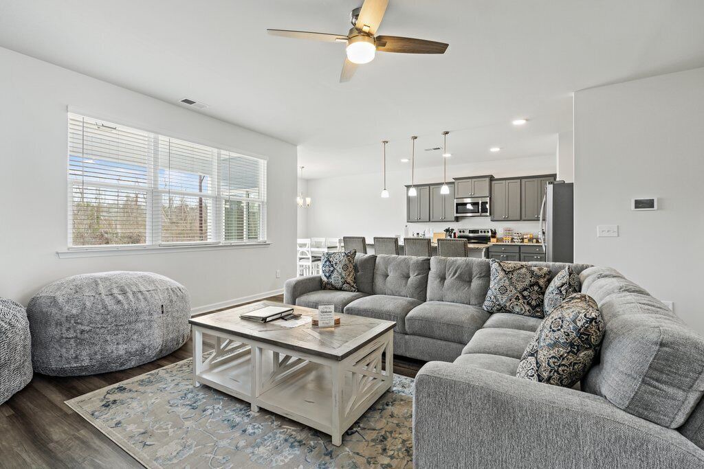 Photo of Livingroom in Murraysville