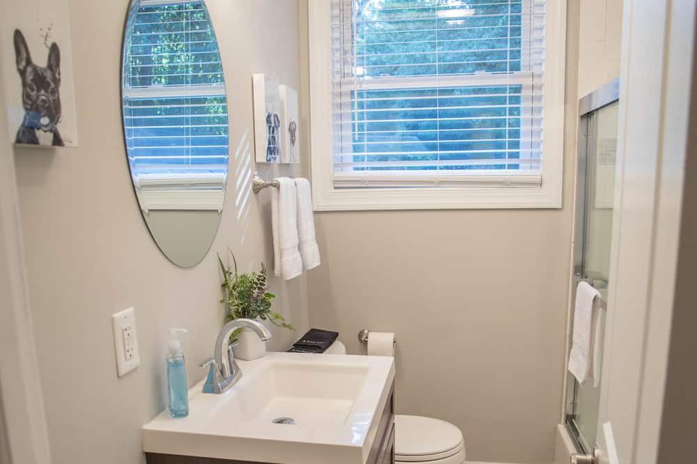 Photo of Bathroom in Plaza Midwood
