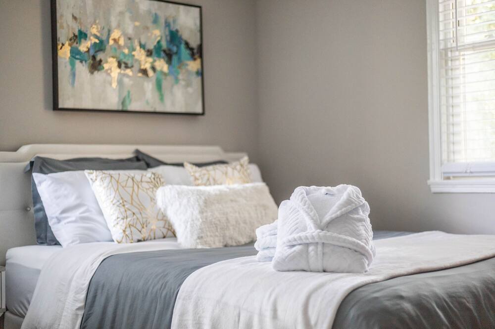 Photo of Bedroom in Plaza Midwood