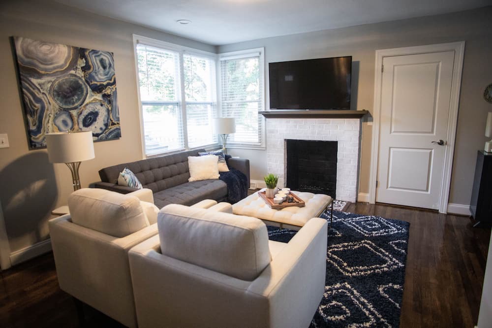 Photo of Livingroom in Plaza Midwood
