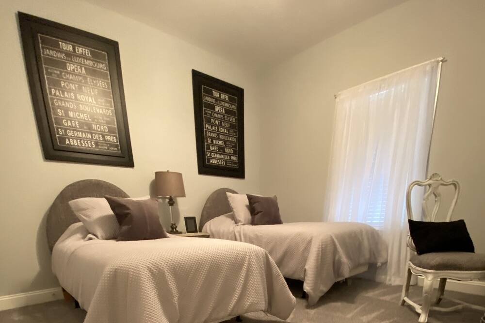 Photo of Bedroom in Troutman