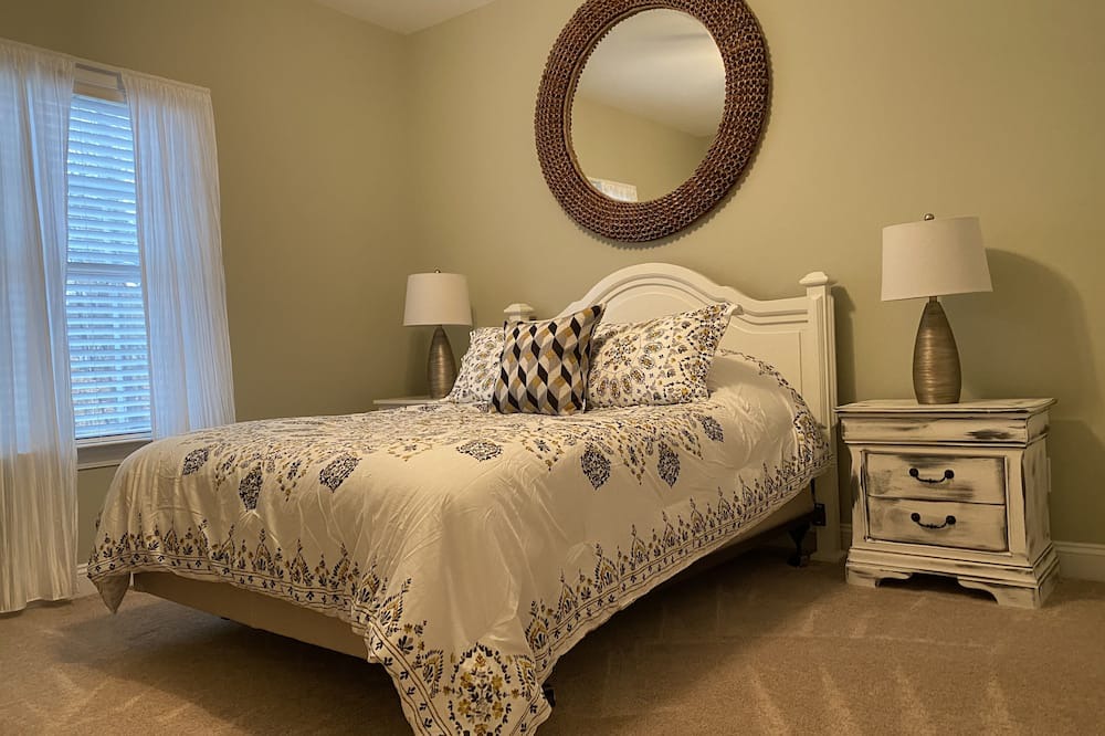 Photo of Bedroom in Troutman