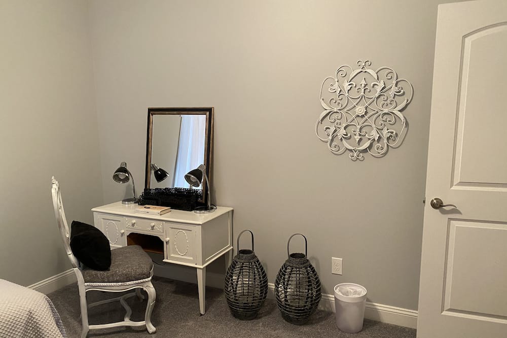 Photo of Bedroom in Troutman