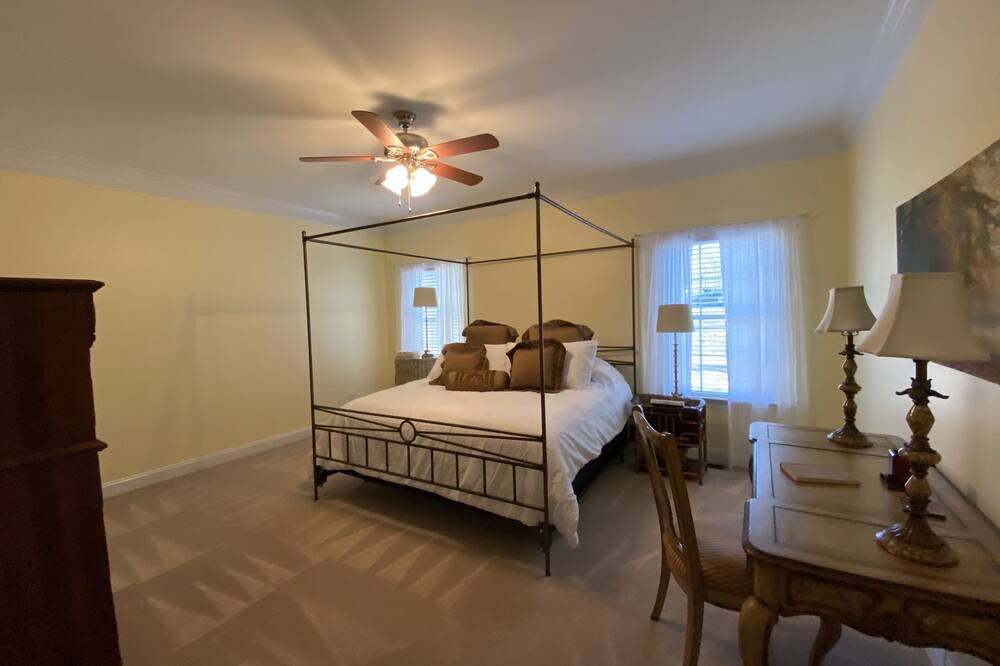 Photo of Bedroom in Troutman