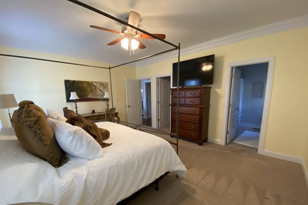 Photo of Bedroom in Troutman