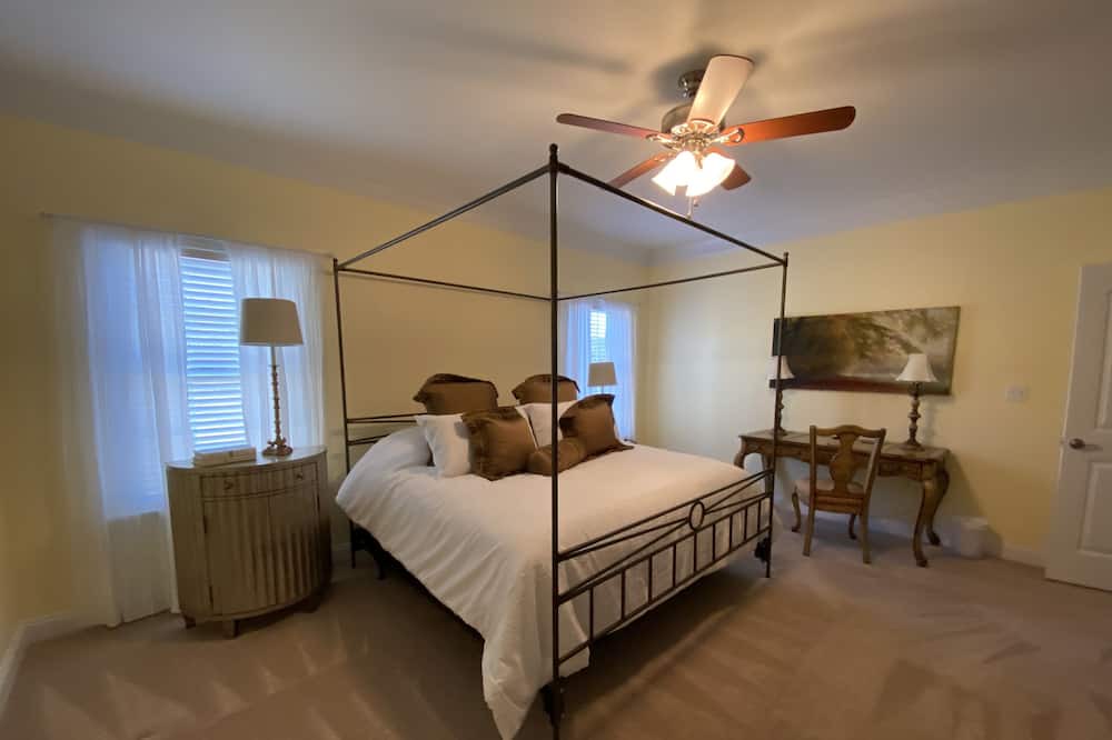 Photo of Bedroom in Troutman