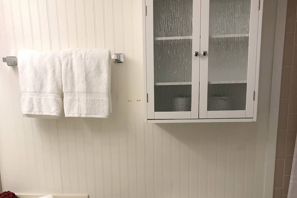 Photo of Bathroom in Sheffield Park