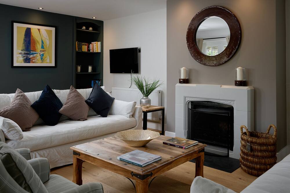 Photo of Livingroom in Eartham