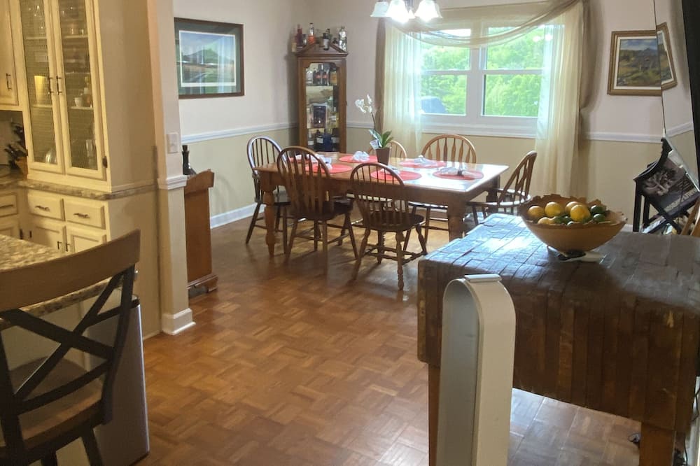 Photo of Livingroom in Asbury