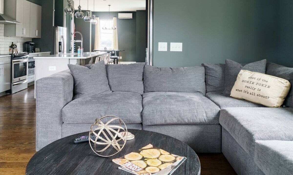 Photo of Livingroom in East Hill