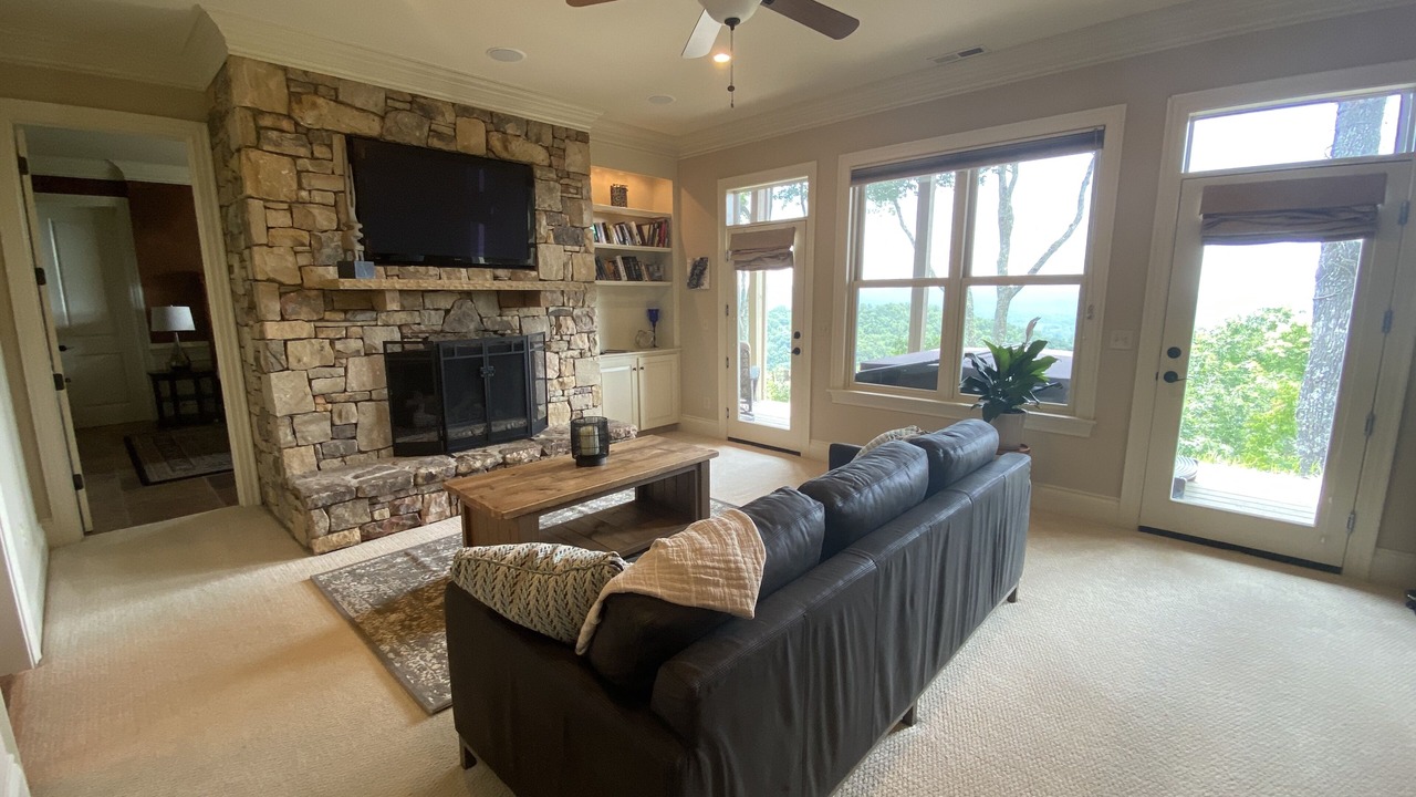 Photo of Livingroom in Hendersonville