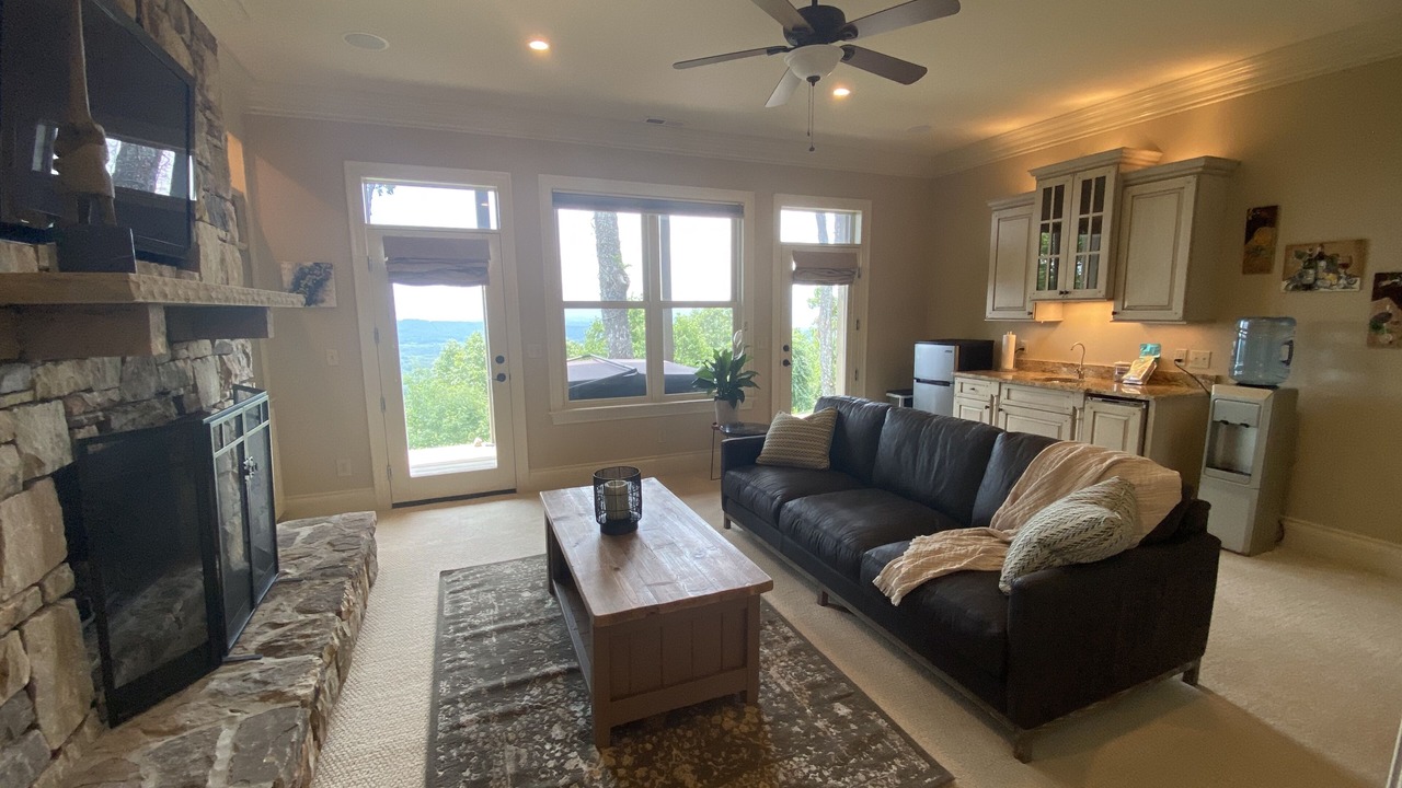 Photo of Livingroom in Hendersonville