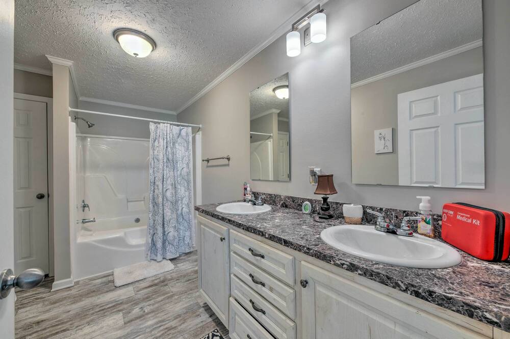 Photo of Bathroom in Wingate
