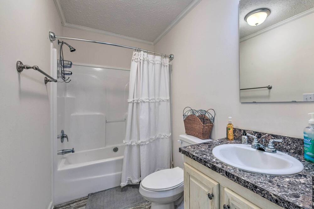 Photo of Bathroom in Wingate