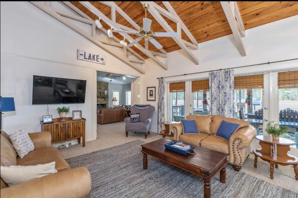 Photo of Livingroom in Little Kowaliga