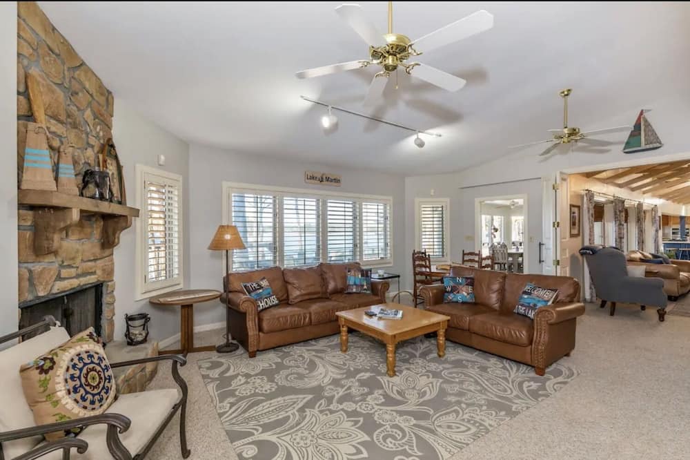 Photo of Livingroom in Little Kowaliga