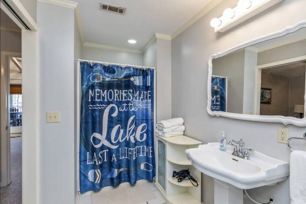 Photo of Bathroom in Little Kowaliga
