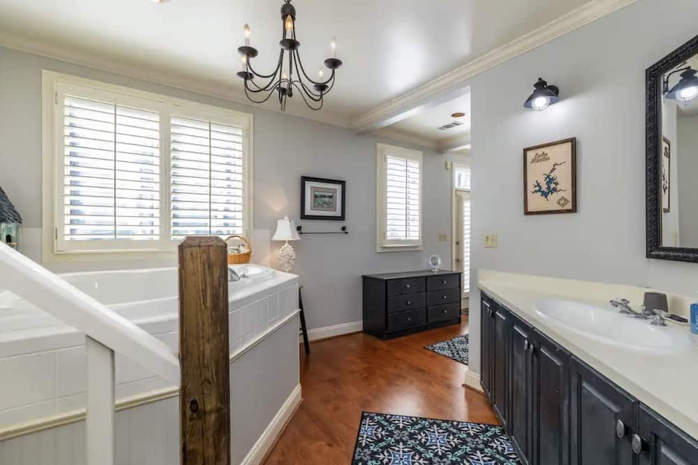 Photo of Bathroom in Little Kowaliga