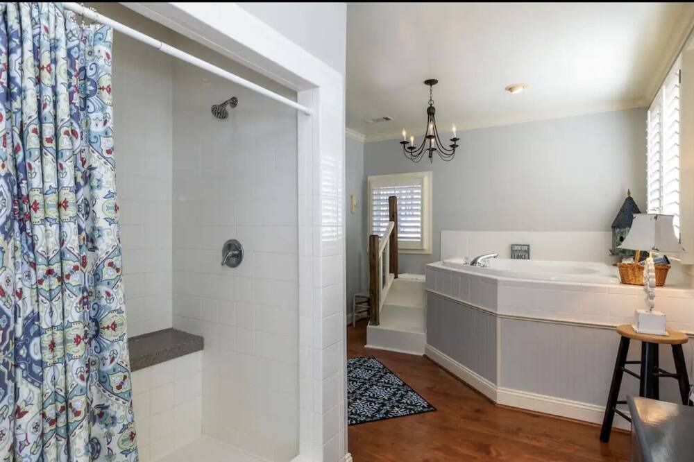 Photo of Bathroom in Little Kowaliga