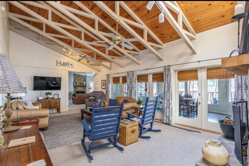 Photo of Livingroom in Little Kowaliga