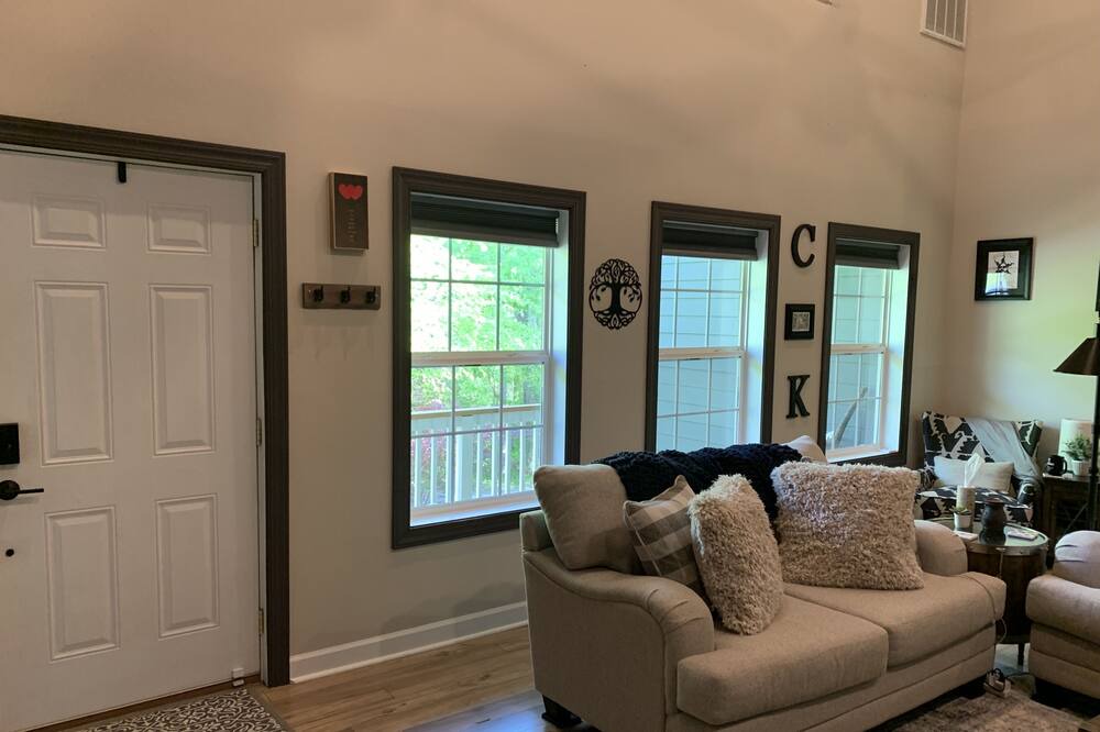 Photo of Bedroom in Smithville