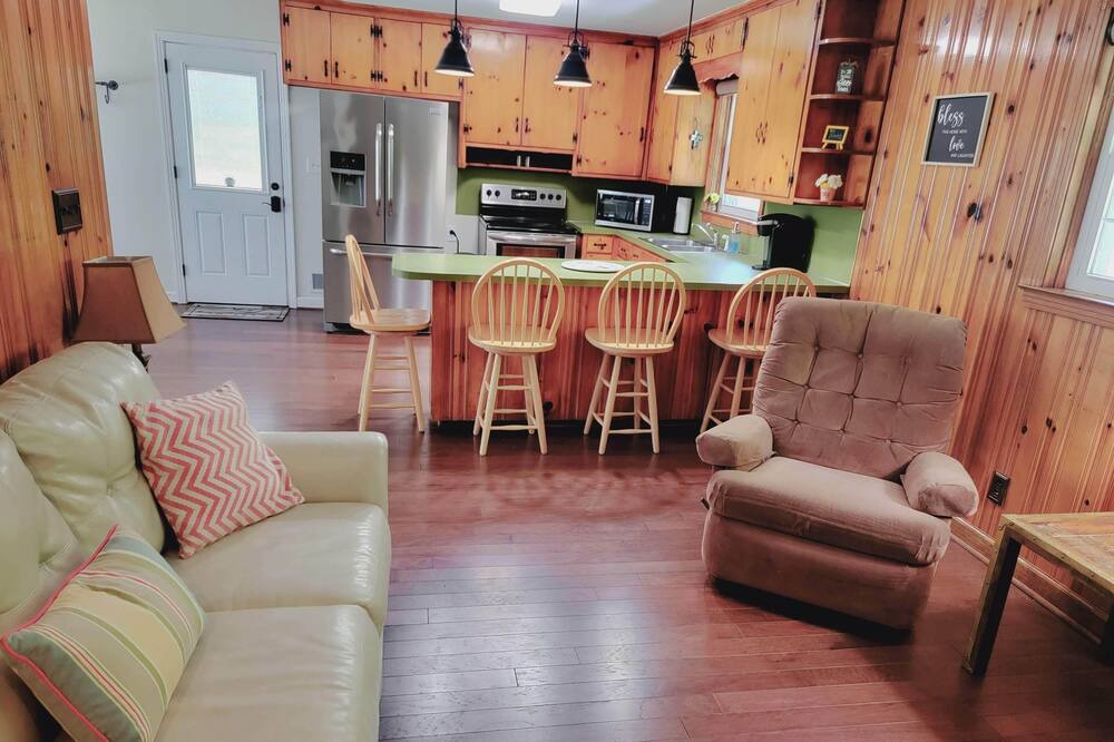 Photo of Livingroom in Albemarle