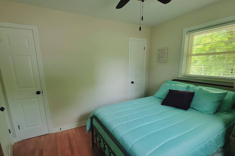 Photo of Bedroom in Albemarle