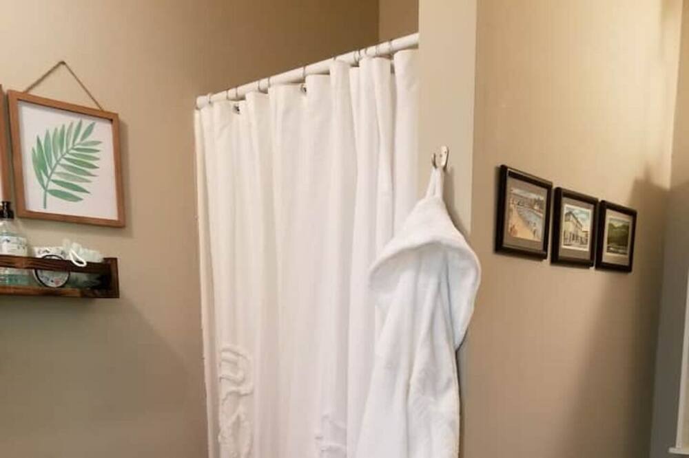 Photo of Bathroom in Celo