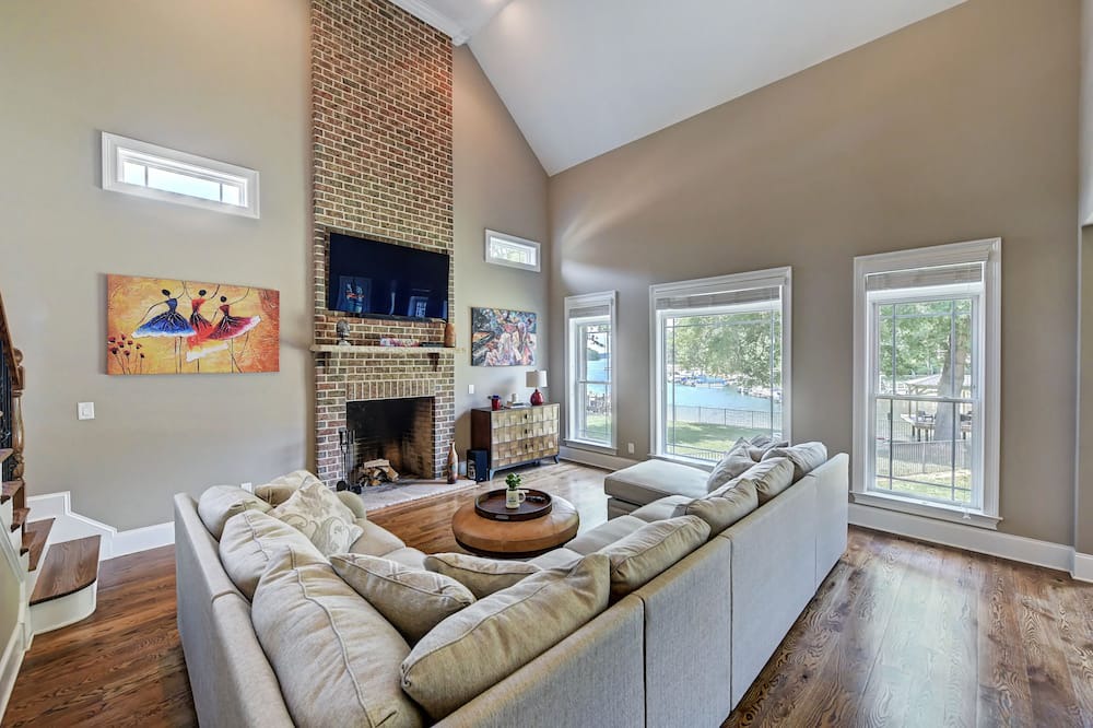 Photo of Bedroom in Huntersville