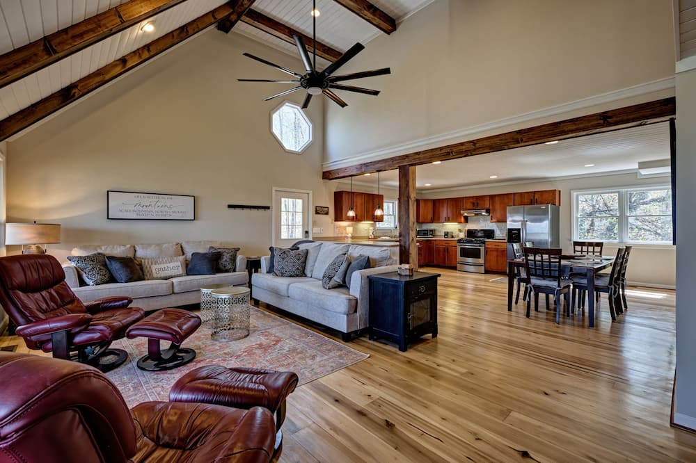 Photo of Livingroom in Scaly Mountain