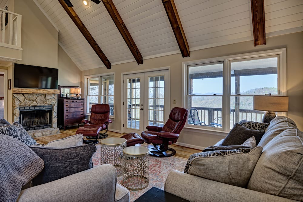 Photo of Livingroom in Scaly Mountain