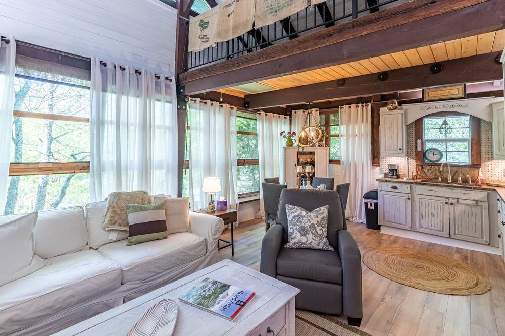 Photo of Bedroom in Lake Toxaway