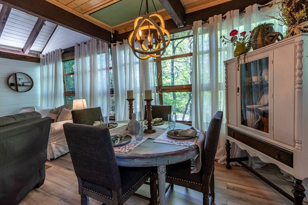 Photo of Bedroom in Lake Toxaway