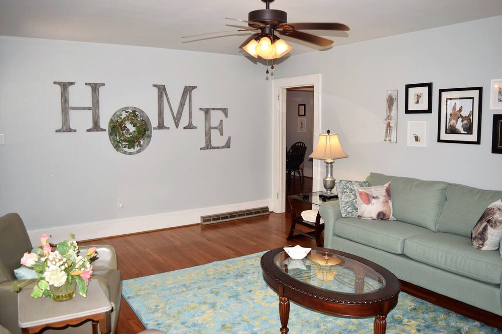 Photo of Livingroom in Lincolnton