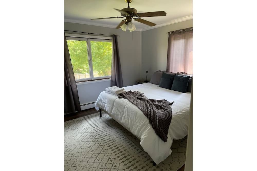 Photo of Bedroom in Jamestown